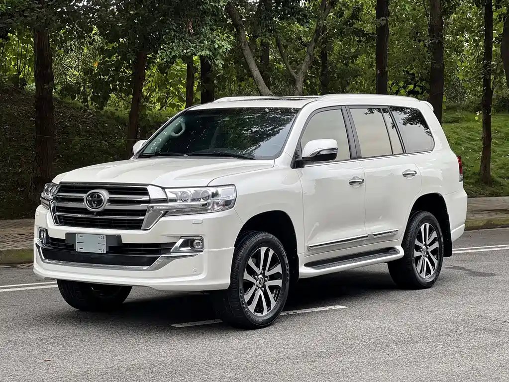 Toyota Land Cruiser 2019 — фото 1 из 5
