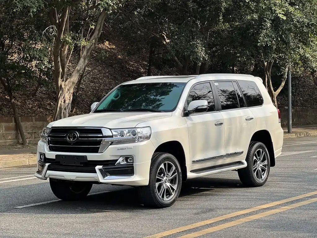 Toyota Land Cruiser 2020 — фото 1 из 5