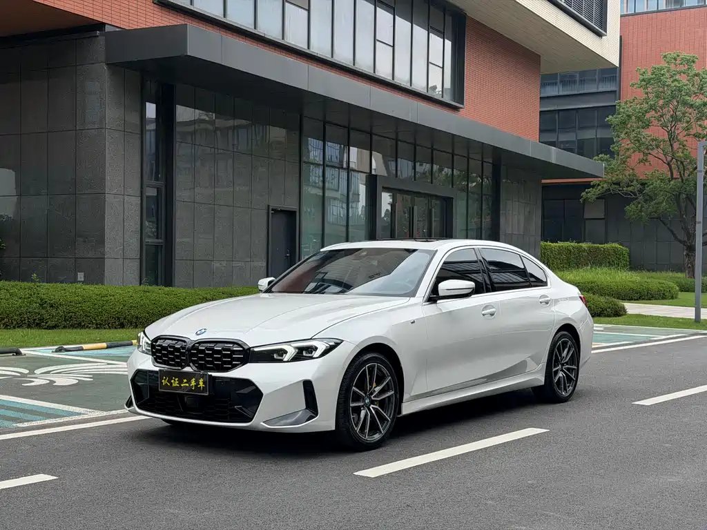BMW 3 Series 2025 — фото 1 из 5