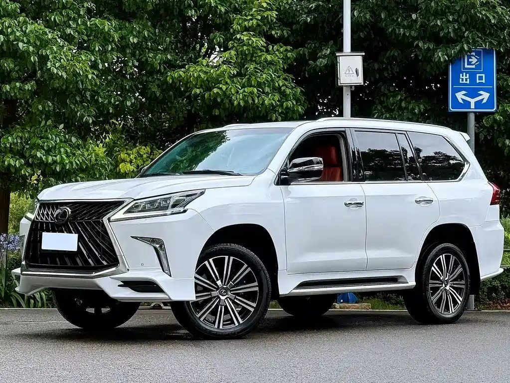 Lexus LX 2019 — фото 1 из 5