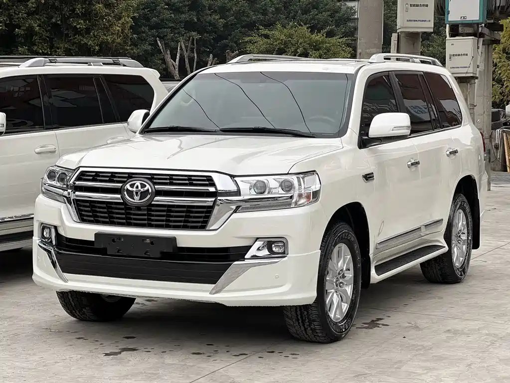 Toyota Land Cruiser 2023 — фото 1 из 5