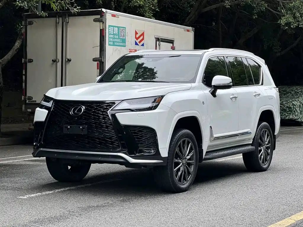 Lexus LX 2025 — фото 1 из 5