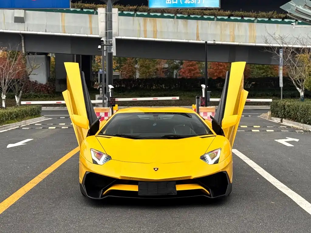 Lamborghini Aventador 2012 — фото 1 из 5