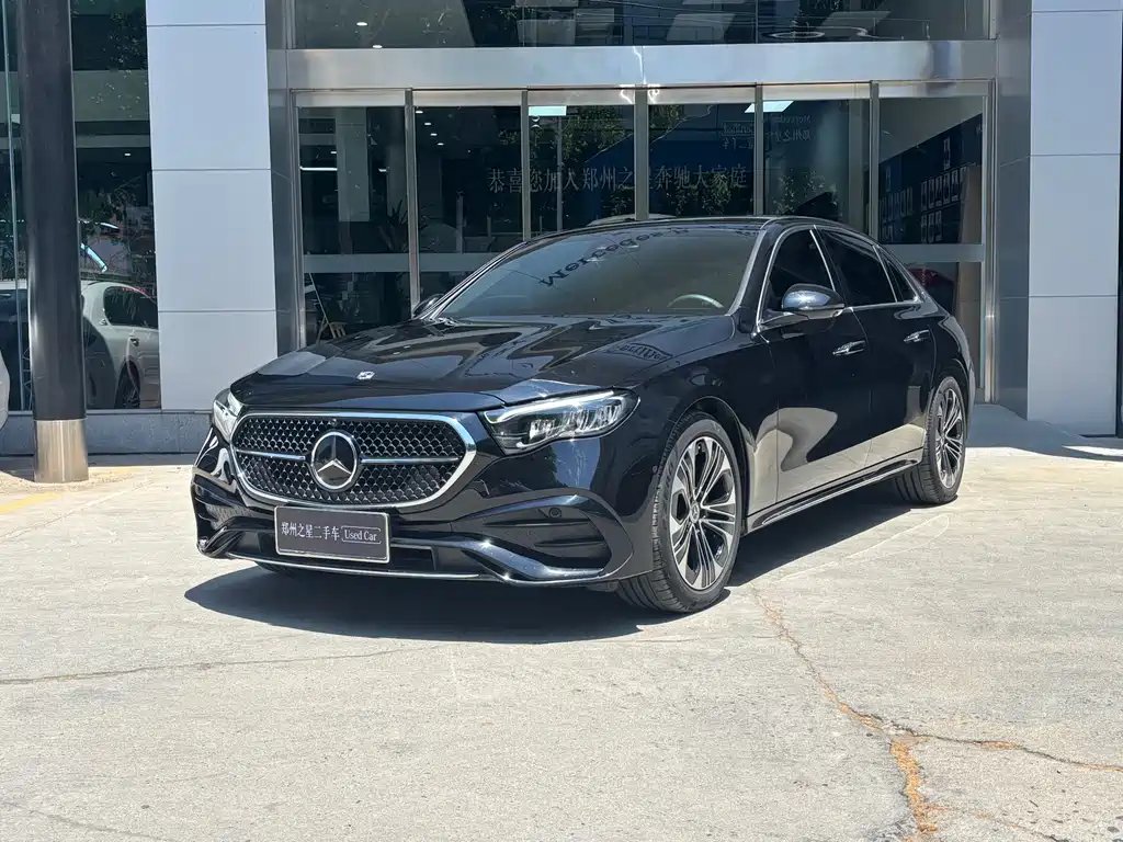 Mercedes-Benz E-Class 2024 — фото 1 из 5