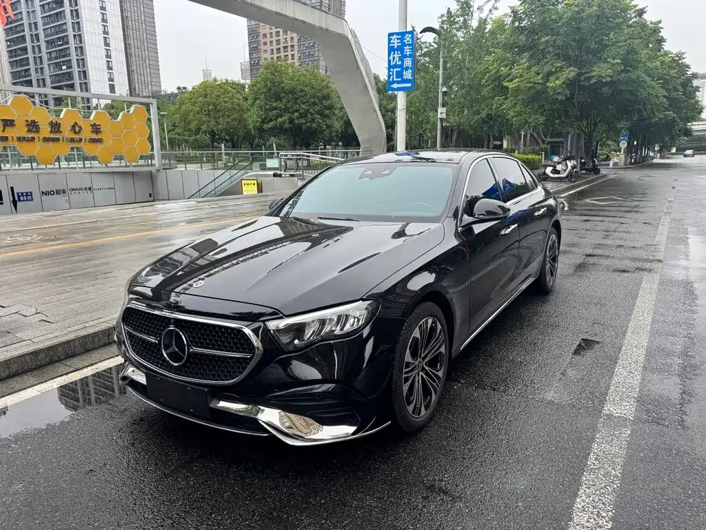Mercedes-Benz E-Class 2024 — фото 1 из 5