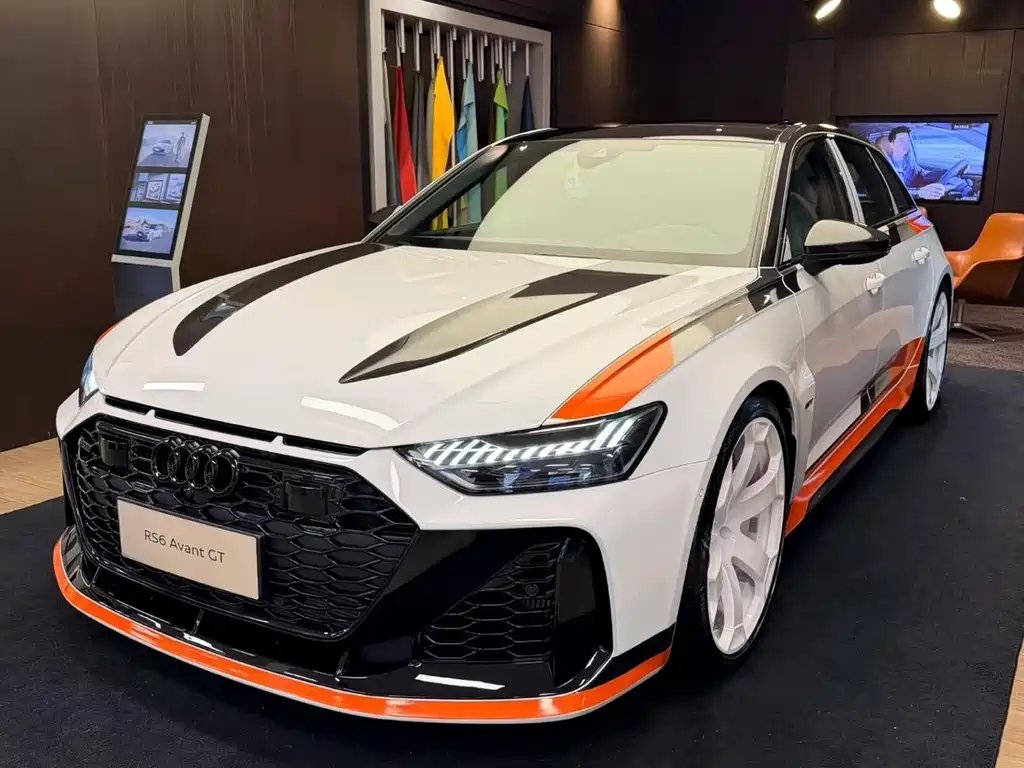 Audi RS 6 0 — фото 1 из 5