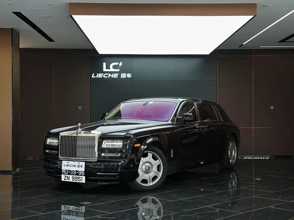 Rolls-Royce Phantom 2017 — фото 1 из 5