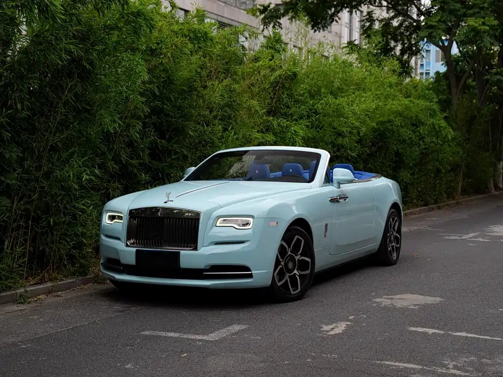 Rolls-Royce Dawn 2020 — фото 1 из 5