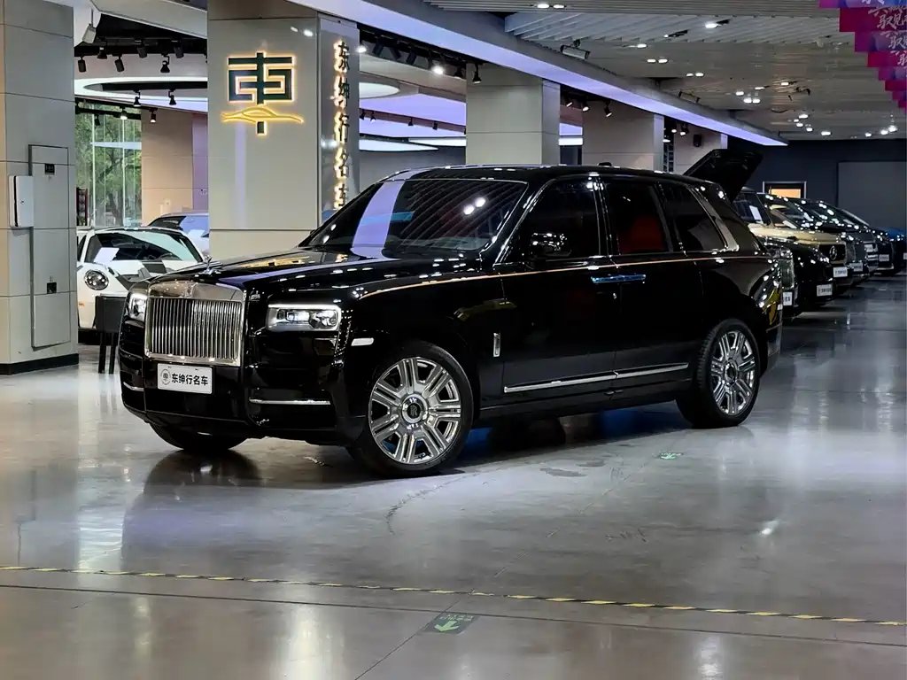 Rolls-Royce Cullinan 2022 — фото 1 из 5