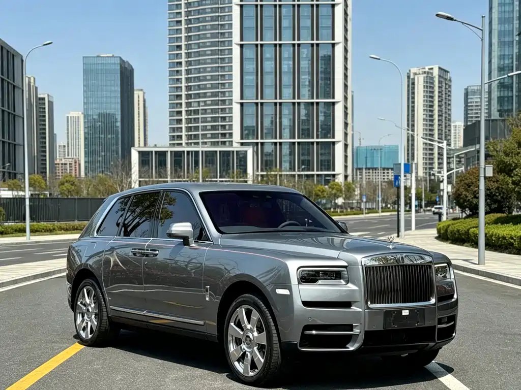 Rolls-Royce Cullinan 2022 — фото 1 из 5