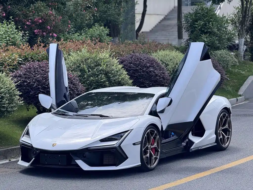 Lamborghini Revuelto 2025 — фото 1 из 5