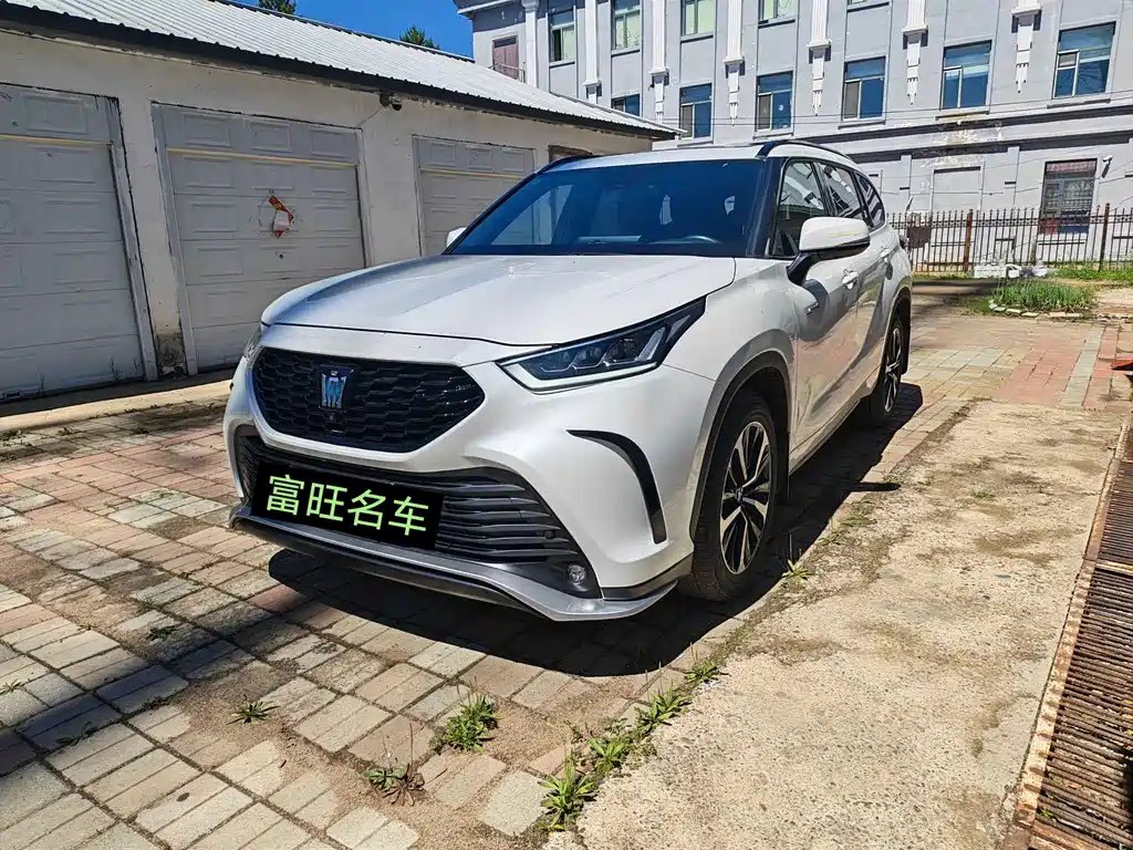 Toyota Crown Kluger 2024 — фото 1 из 5