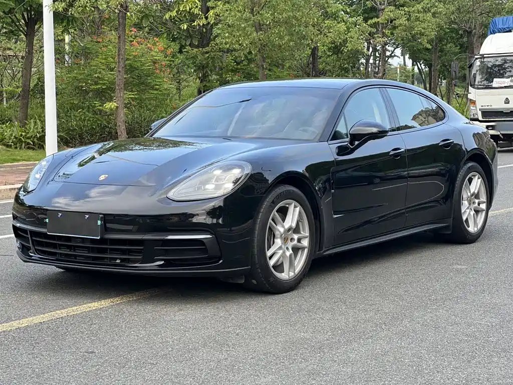 Porsche Panamera 2018 — фото 1 из 5
