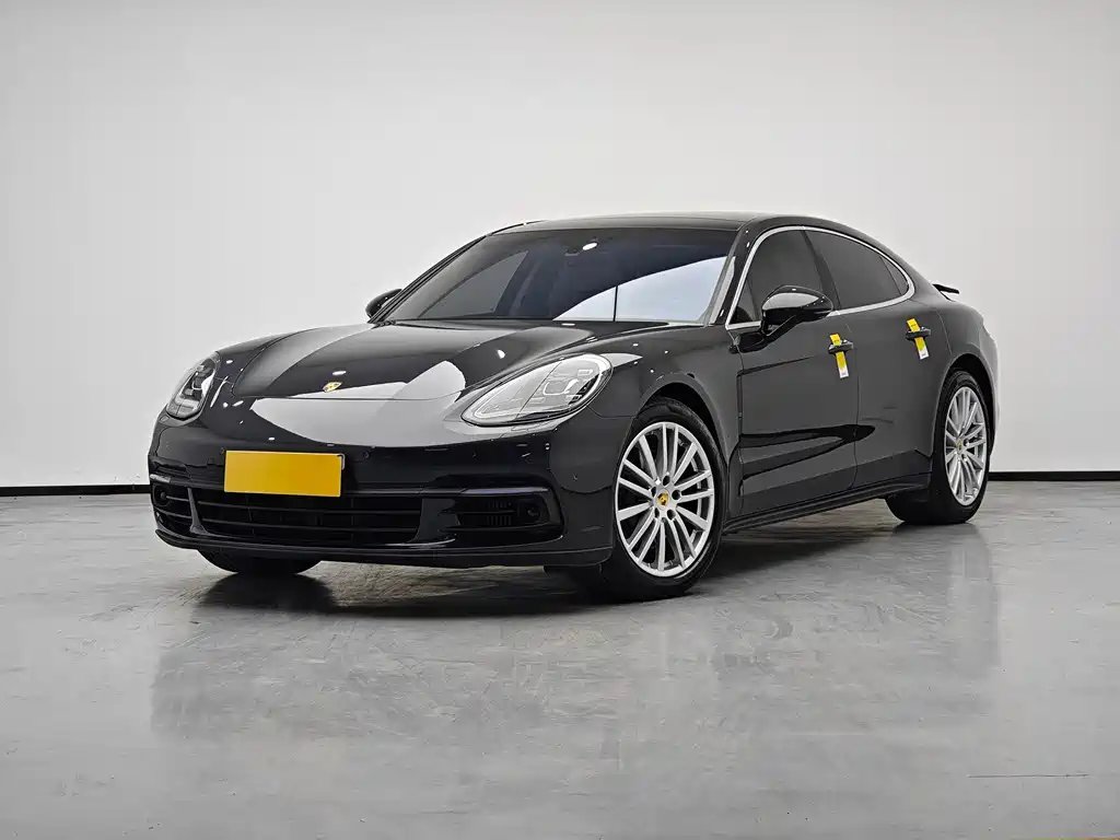 Porsche Panamera 2018 — фото 1 из 5