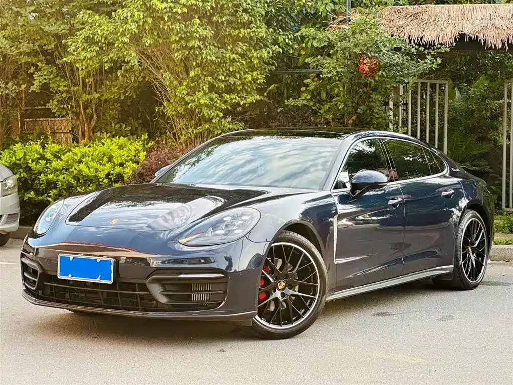 Porsche Panamera 2022 — фото 1 из 5