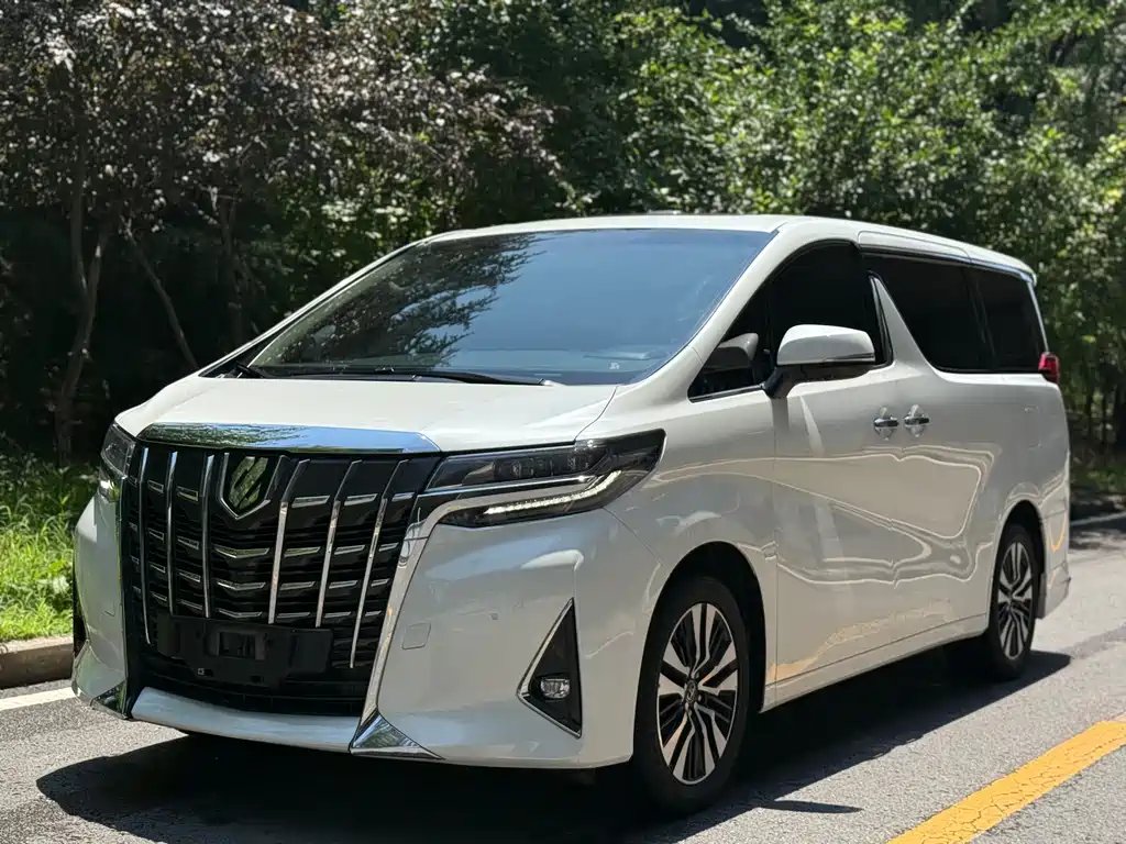 Toyota Alphard 2018 — фото 1 из 5