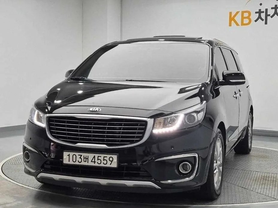 Kia Carnival 2017 — фото 1 из 5