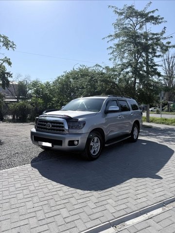 Toyota Sequoia II 2008 — фото 1 из 5