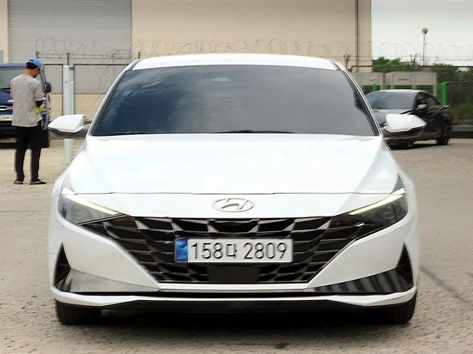 Hyundai AVANTE 2023 — фото 1 из 5
