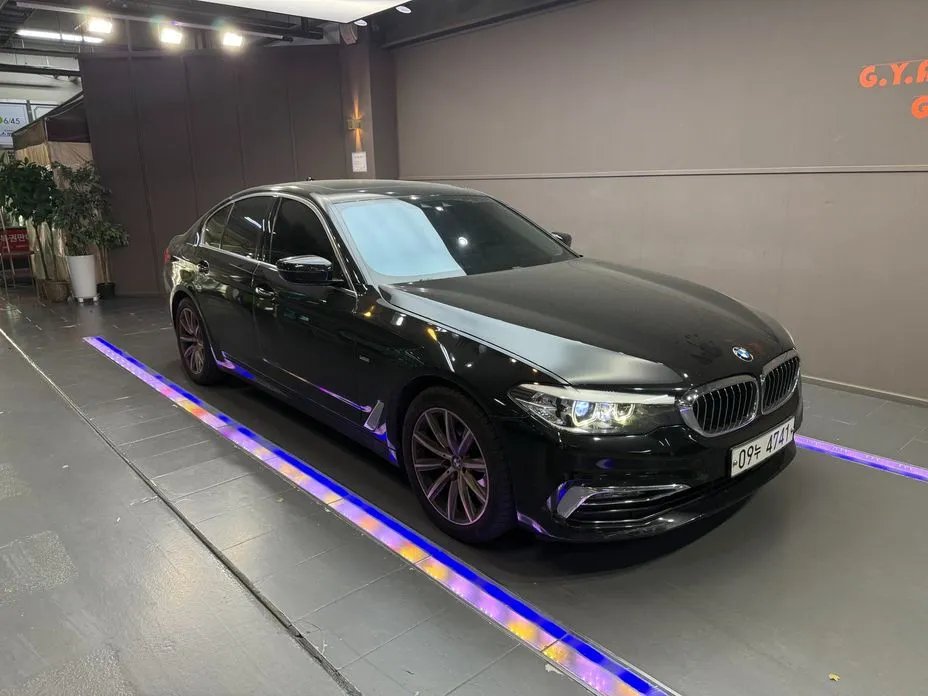 BMW 5-Series 2018 — фото 1 из 5