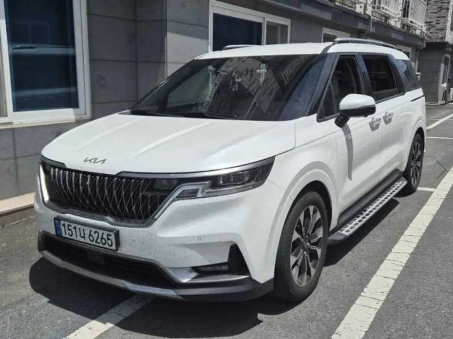 Kia Carnival 2023 — фото 1 из 5