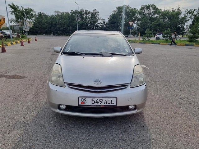 Toyota Prius II (XW20) 2005 — фото 1 из 4