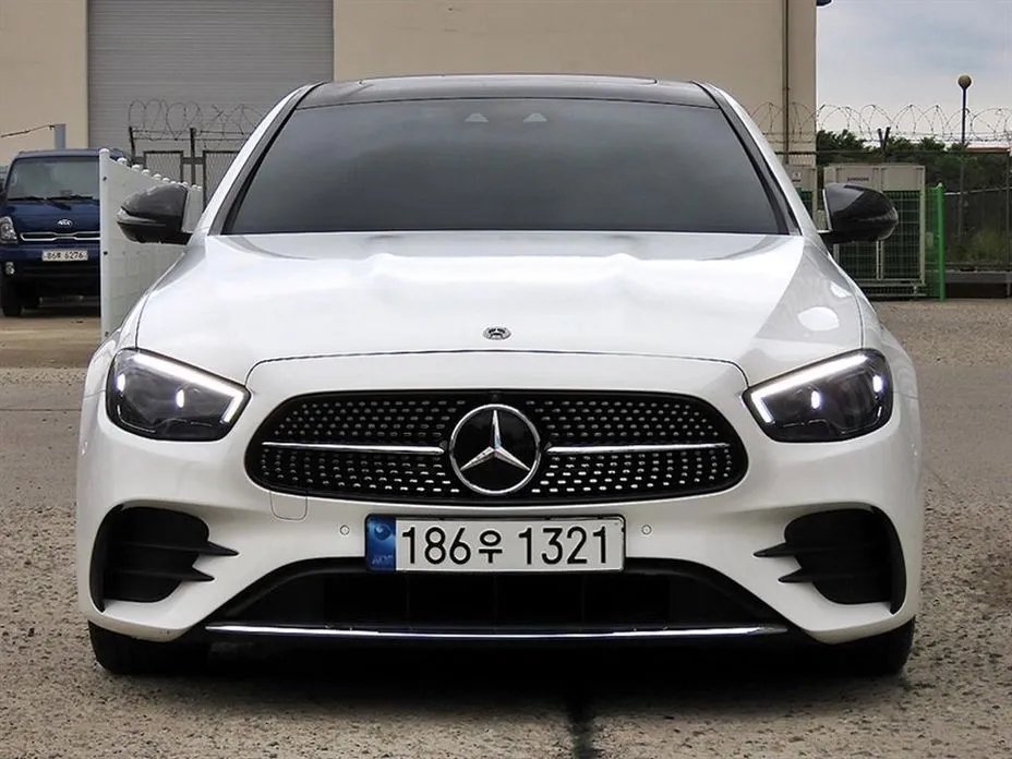 Mercedes-Benz E-Class 2023 — фото 1 из 5