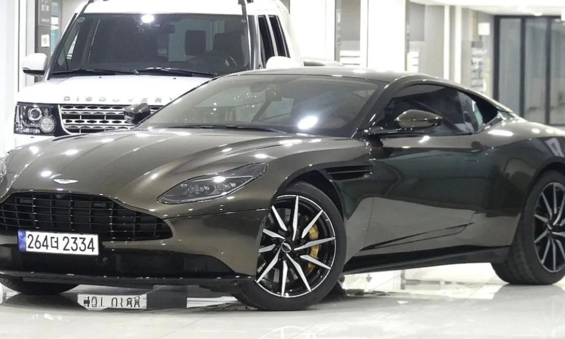 Aston Martin DB11 2020 — фото 1 из 5