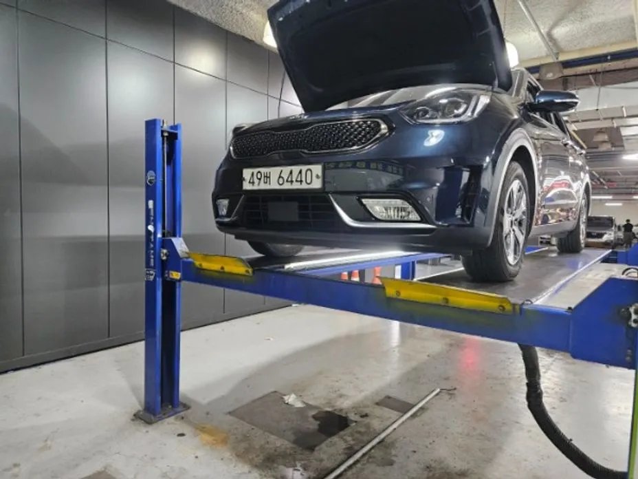 Kia Niro 2018 — фото 1 из 3