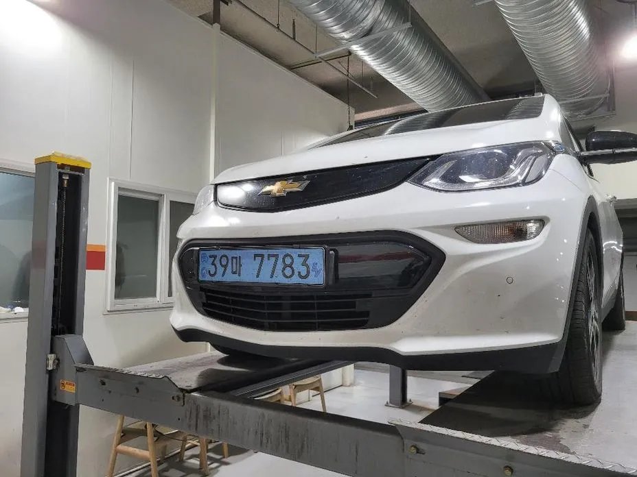 Chevrolet Bolt EV 2018 — фото 1 из 2