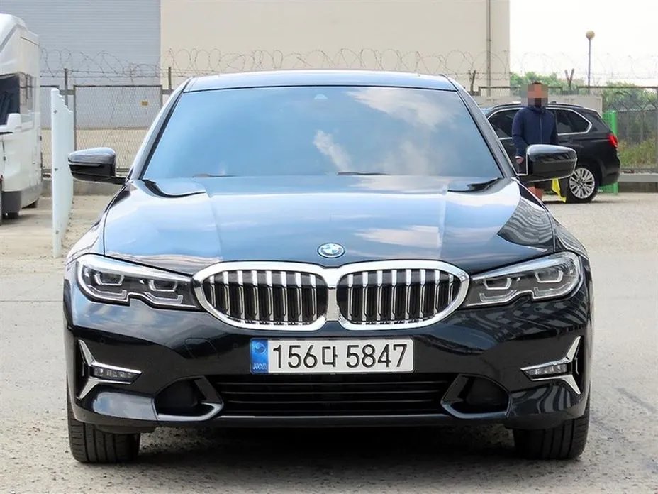 BMW 3-Series 2022 — фото 1 из 5