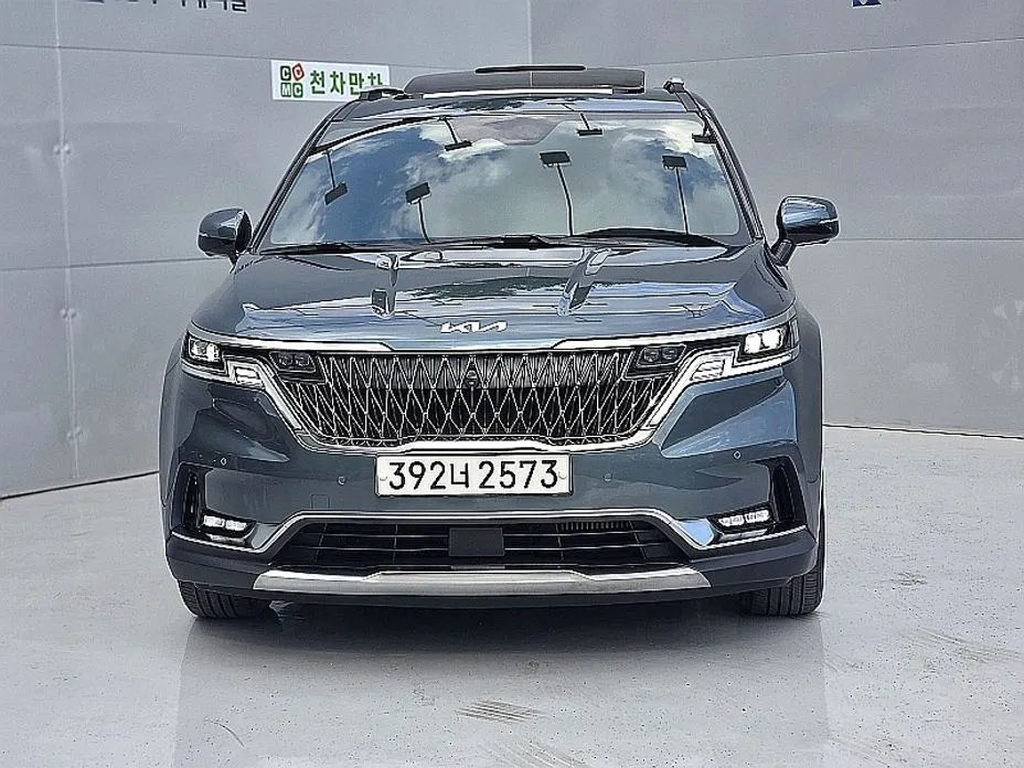 Kia Carnival 2023 — фото 1 из 5