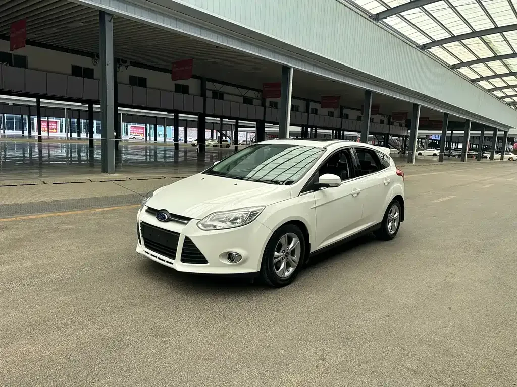 Ford Focus 2014 — фото 1 из 15