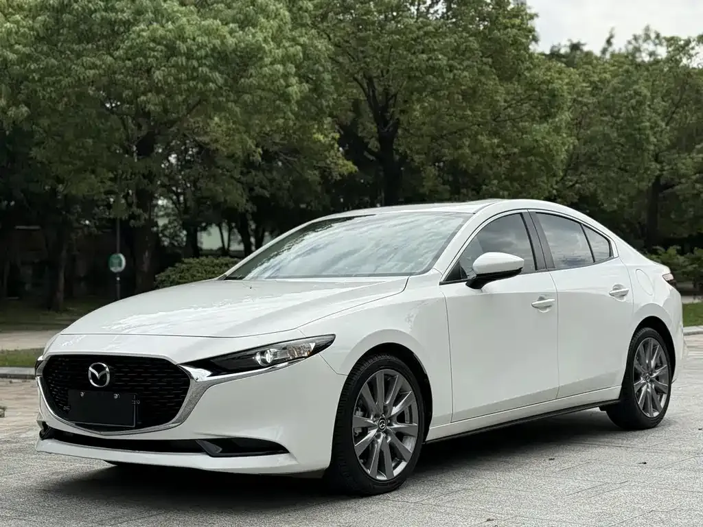 Mazda 3 Axela 2020 — фото 1 из 13