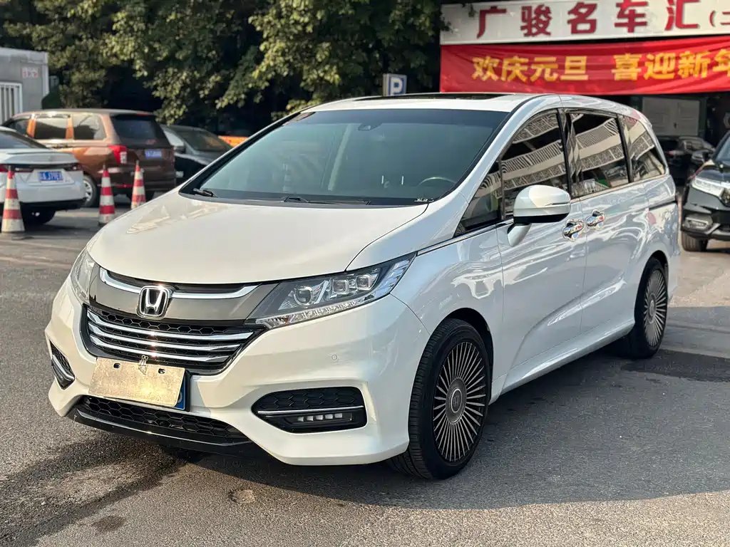 Honda Odyssey 2018 — фото 1 из 17