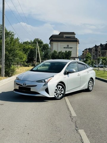 Toyota Prius IV (XW50) 2016 — фото 1 из 5