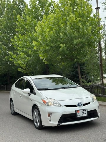 Toyota Prius III Рестайлинг (XW30) 2014 — фото 1 из 5