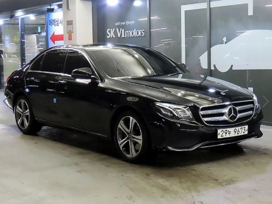 Mercedes-Benz E-Class 2017 — фото 1 из 5