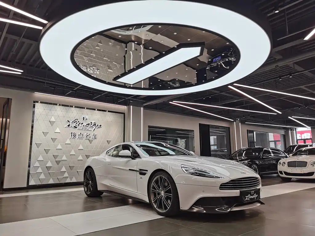 Aston Martin Vanquish 2015