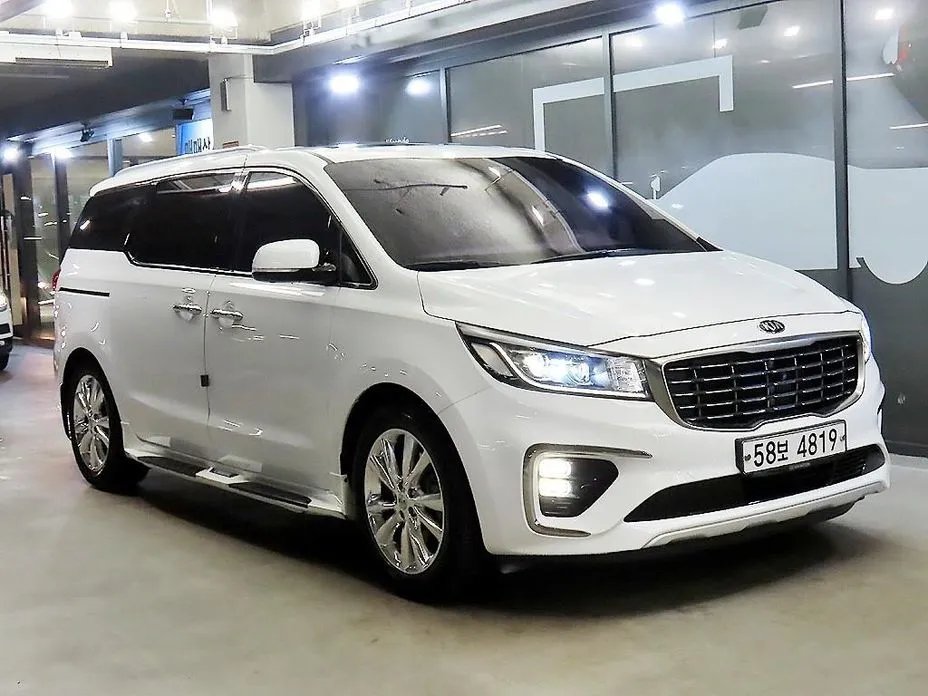 Kia Carnival 2019 — фото 1 из 5