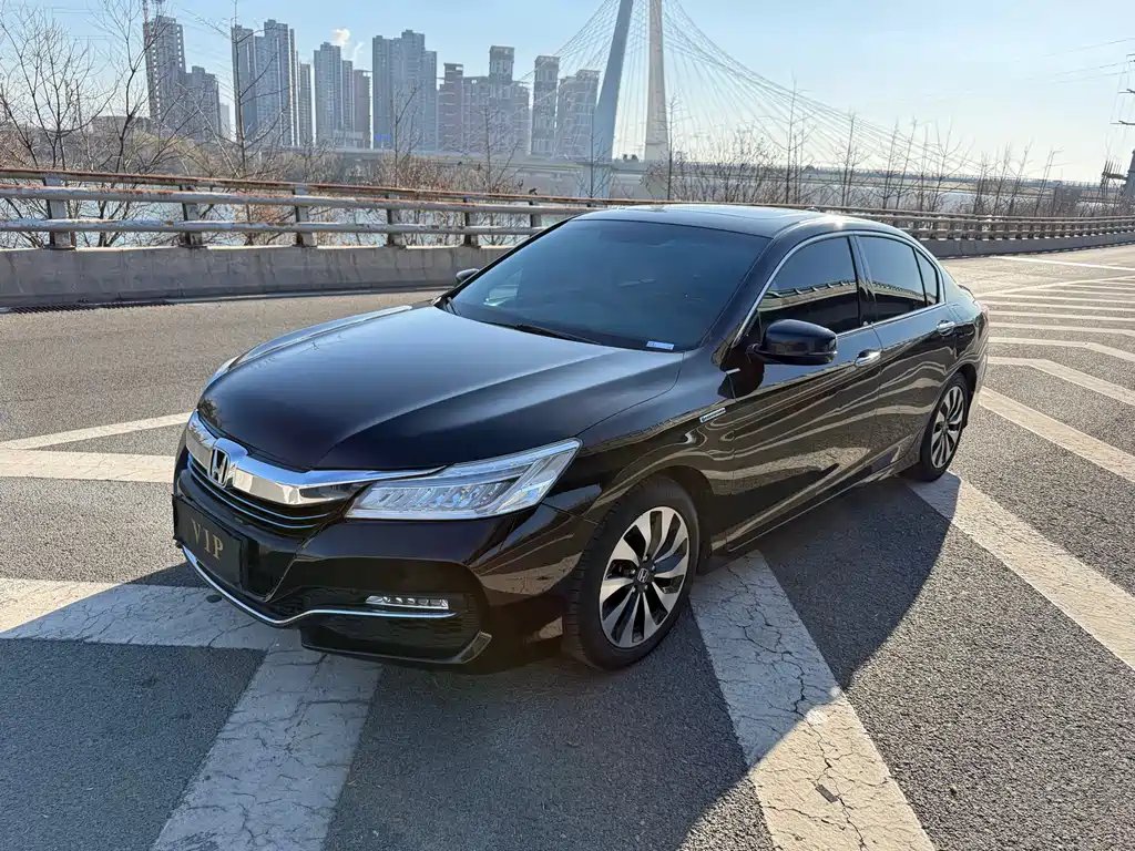 Honda Accord 2017 — фото 1 из 5