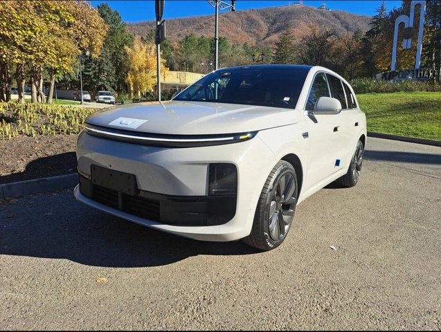 Li Auto L6 2025