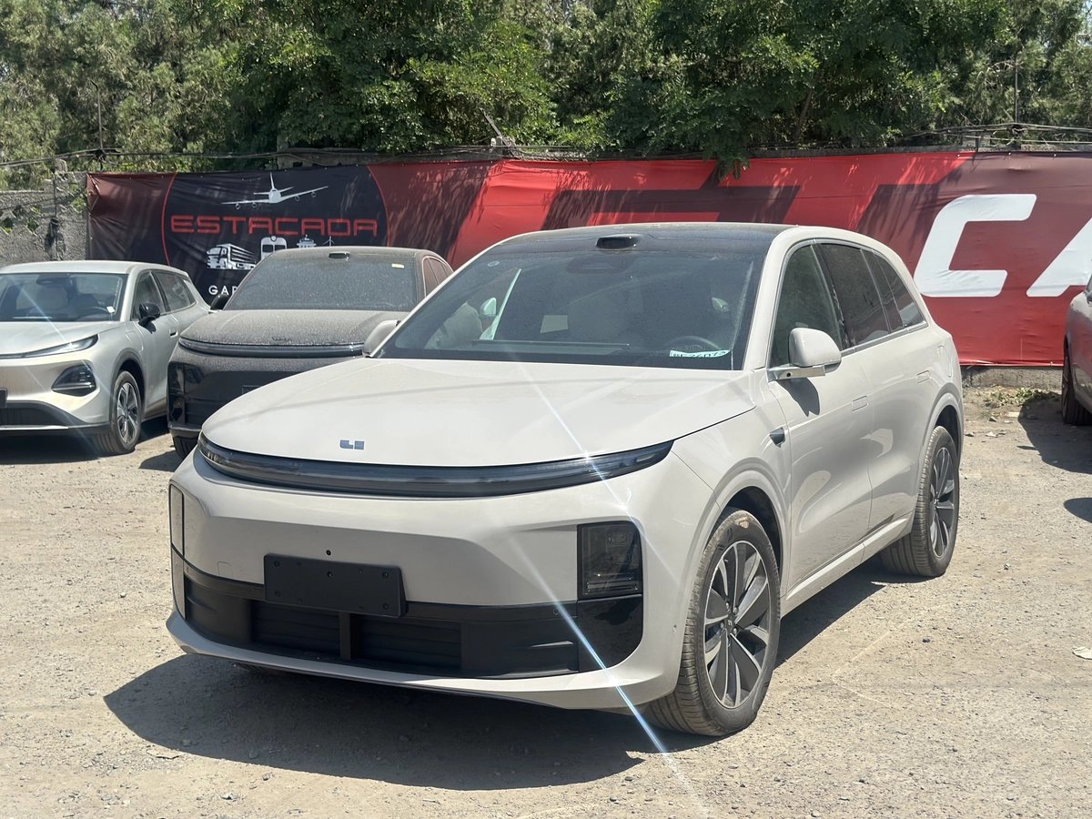 Li Auto L6 2025 — фото 1 из 5