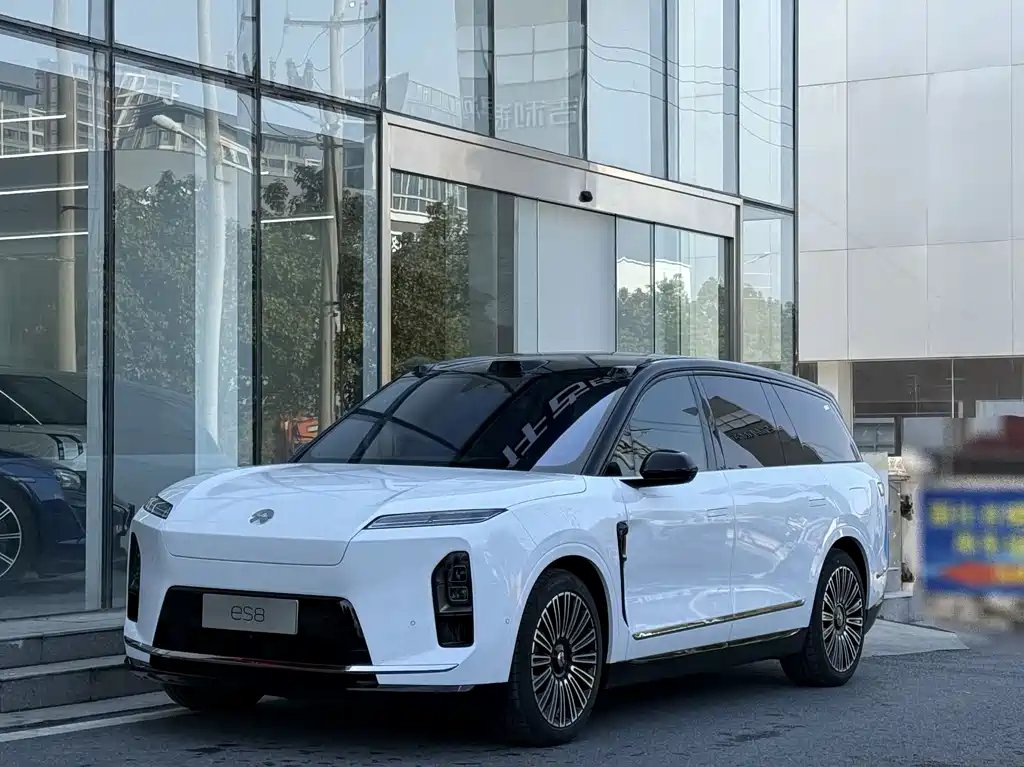 NIO ES8 2025