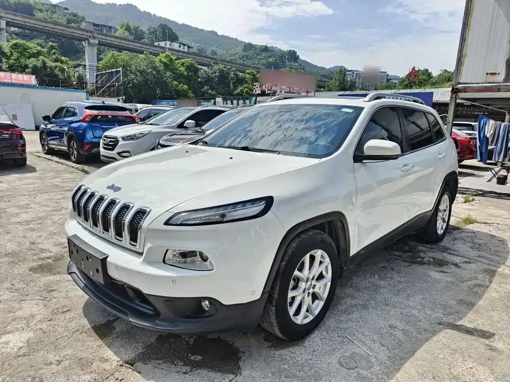 Jeep Cherokee 2016 — фото 1 из 5