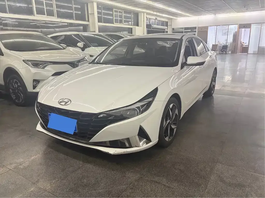 Hyundai Elantra 2021 — фото 1 из 5