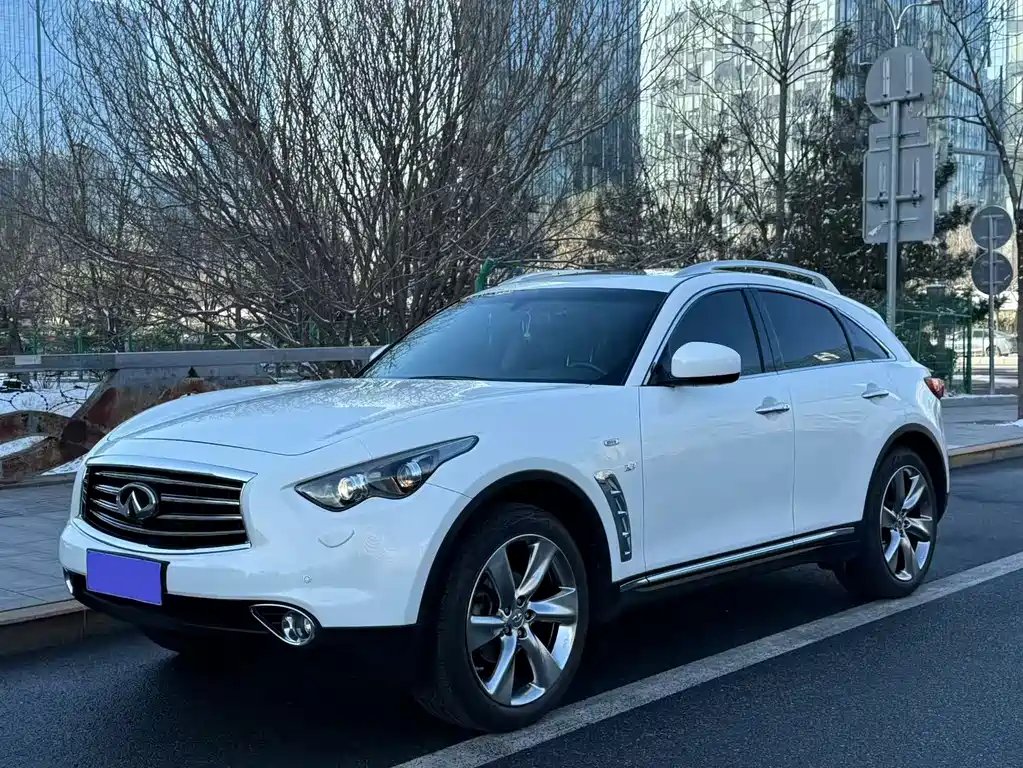Infiniti QX70 2015