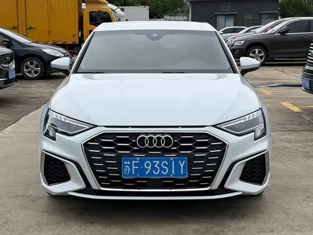 Audi A3 2023 — фото 1 из 23