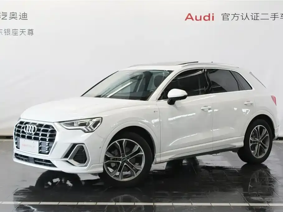 Audi Q3 2022 — фото 1 из 11