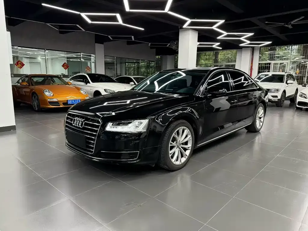 Audi A8 2015 — фото 1 из 10